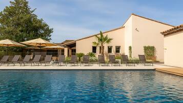 Outdoor pool, sun loungers