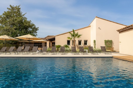 Outdoor pool, sun loungers