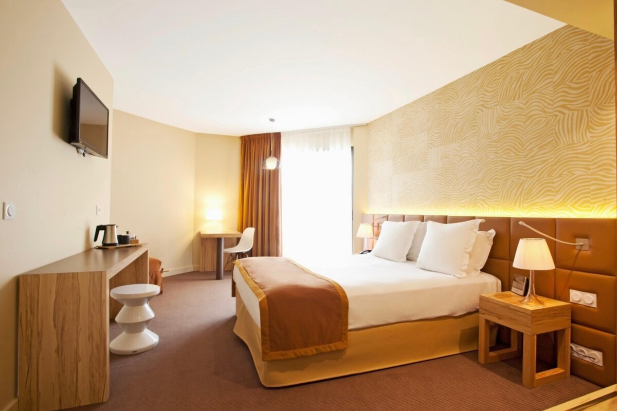 Executive Room, 1 King Bed, Patio (20SQM, Flatscreen TV)