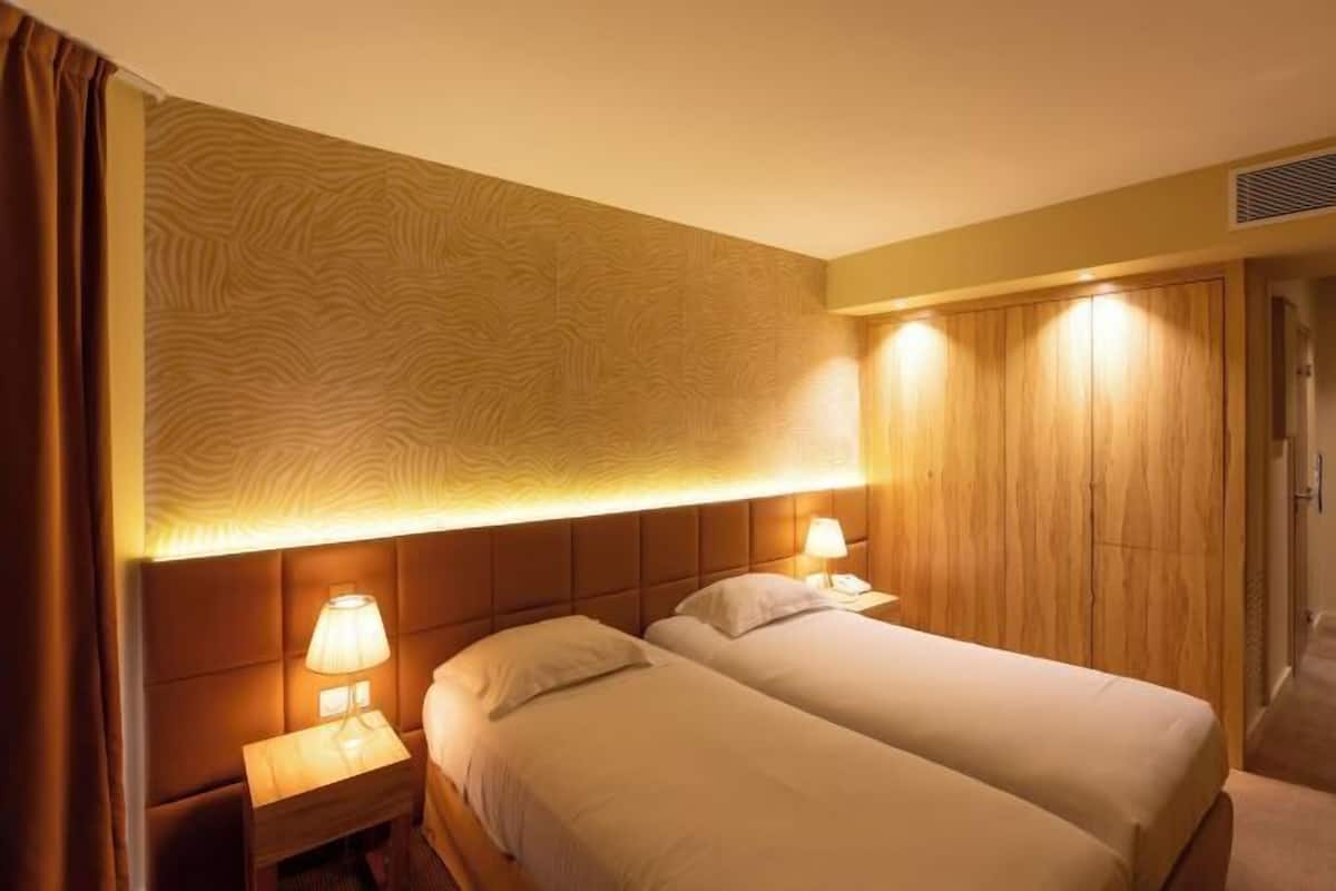 In-room safe, desk, blackout curtains, soundproofing