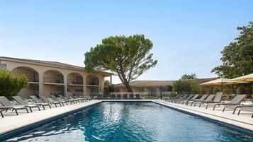 Outdoor pool, pool loungers