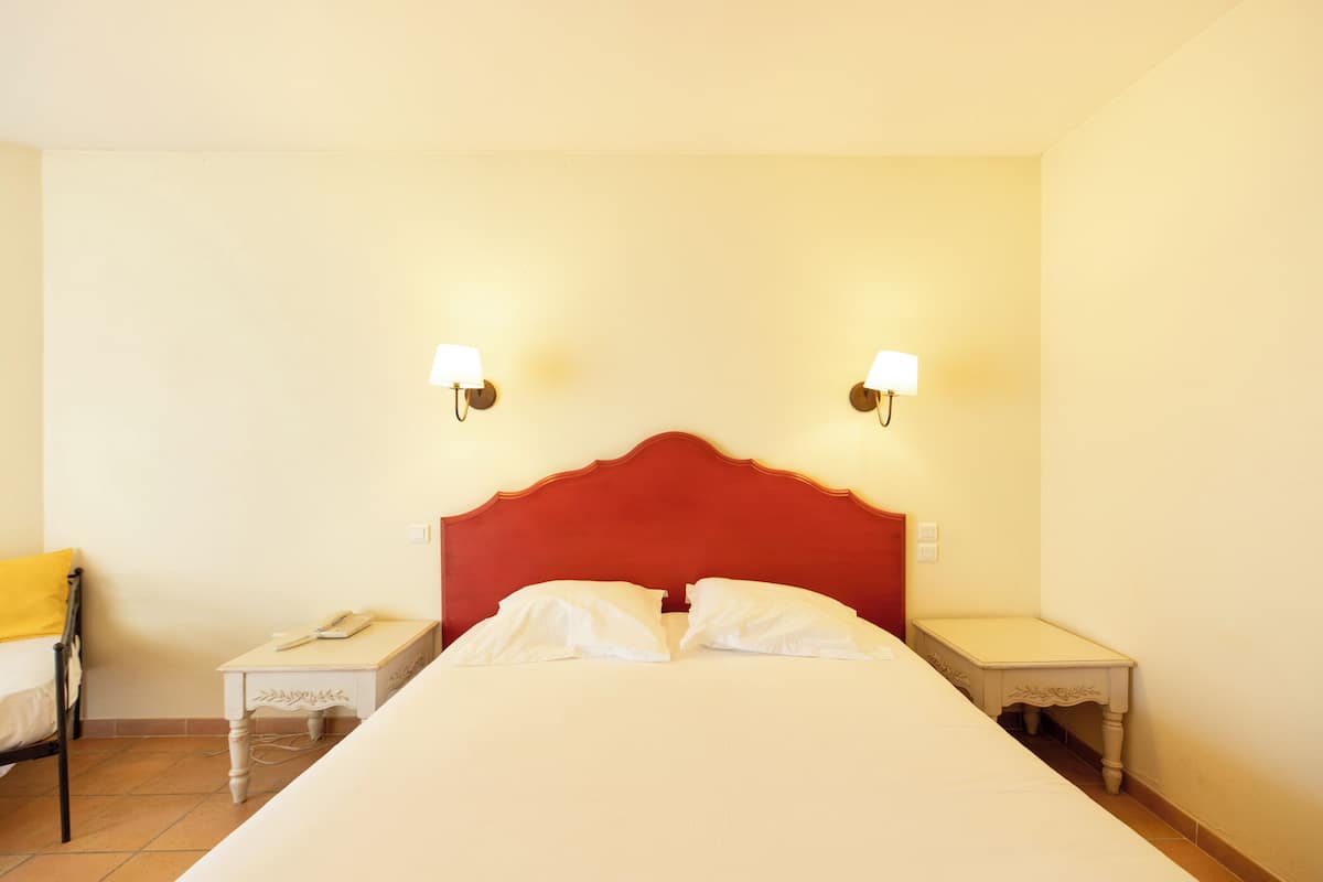 1 chambre, coffres-forts dans les chambres, bureau, rideaux occultants