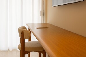 Standard Room, 1 King Bed, Patio (20SQM, Flatscreen TV) | Room amenity - Golden Tulip Avignon Le Paradou (Avignon)