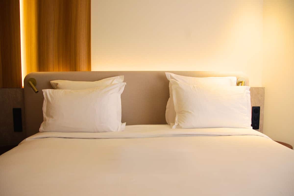 Standard Room, 1 King Bed, Patio (20SQM, Flatscreen TV) | Room amenity
