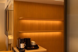 Standard Room, 1 King Bed, Patio (20SQM, Flatscreen TV) | Room amenity