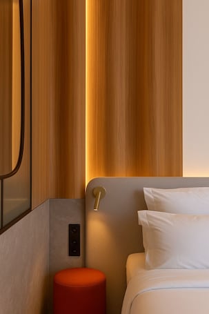 Standard Room, 1 King Bed, Patio (20SQM, Flatscreen TV) | Room amenity. Golden Tulip Avignon Le Paradou