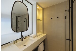 Standard Room, 1 King Bed, Patio (20SQM, Flatscreen TV) | Bathroom