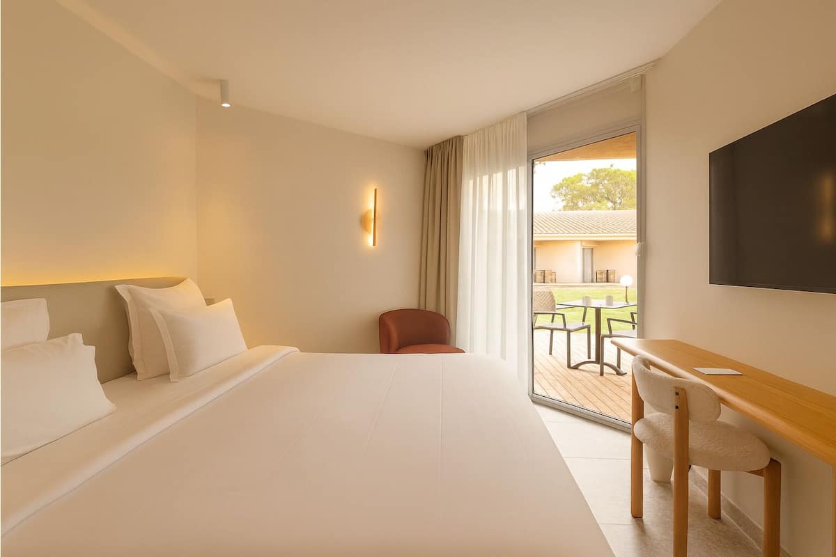 Habitación ejecutiva, 1 cama King size, patio (20SQM, Flatscreen TV) | Servicios de la habitación