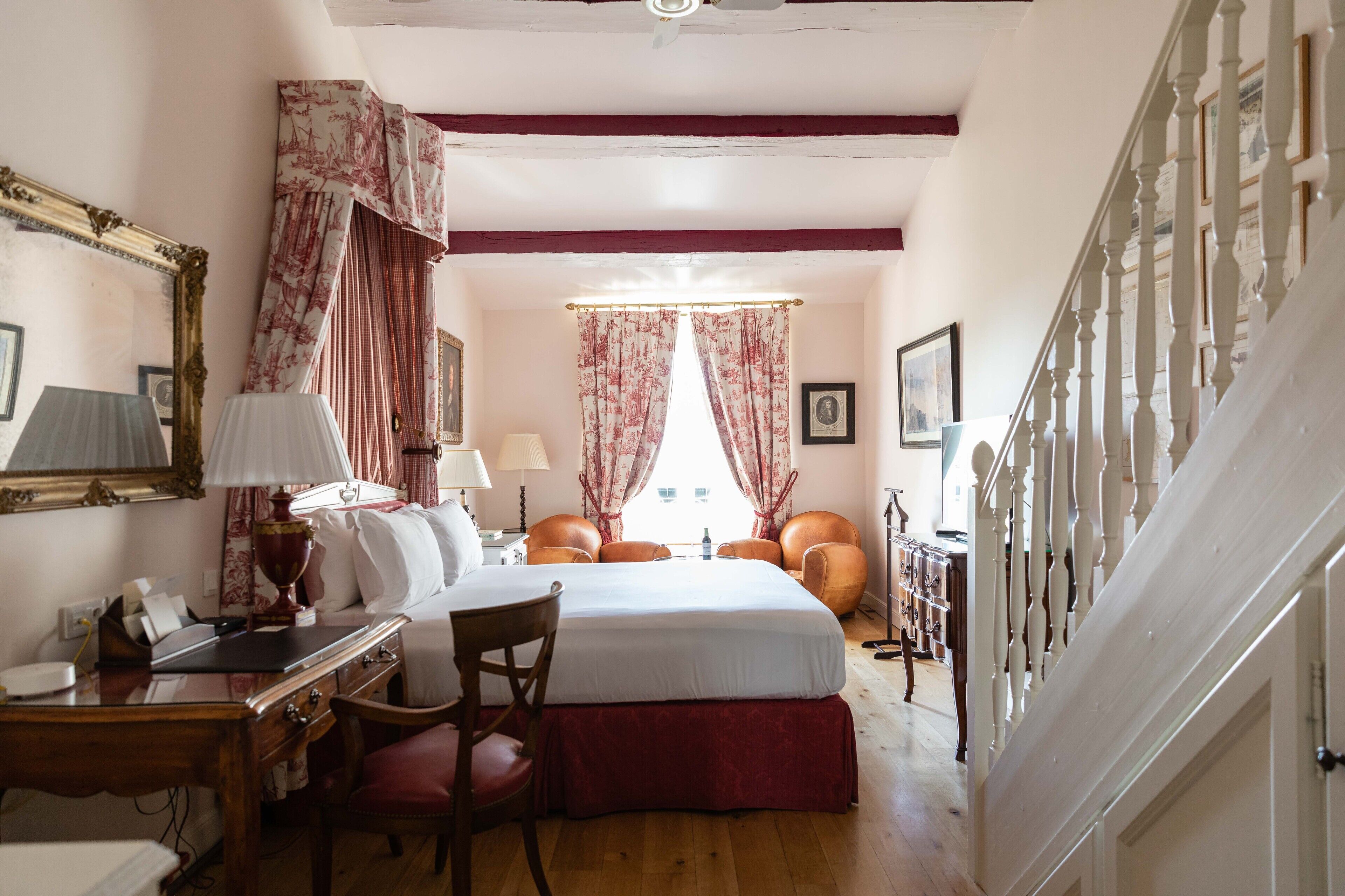 junior suite, garden view | premium bedding, memory-foam beds, free minibar items, in-room safe