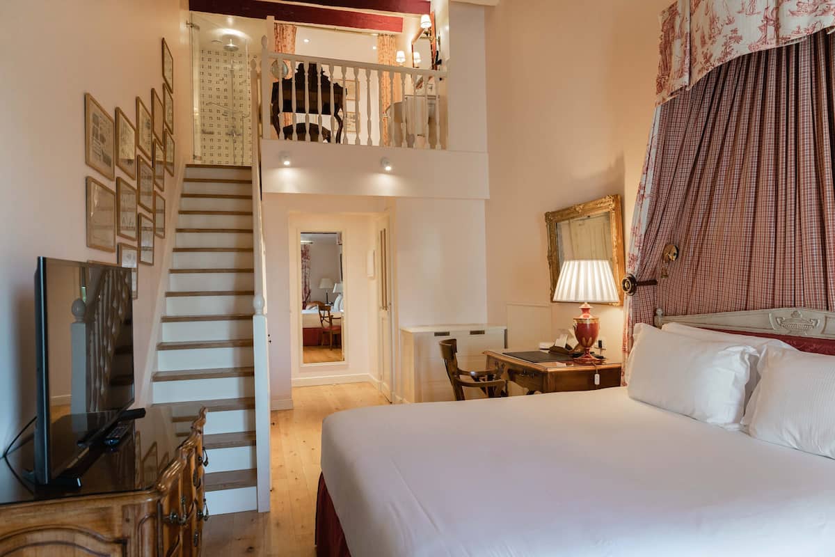 junior suite, garden view | premium bedding, memory-foam beds, free minibar items, in-room safe