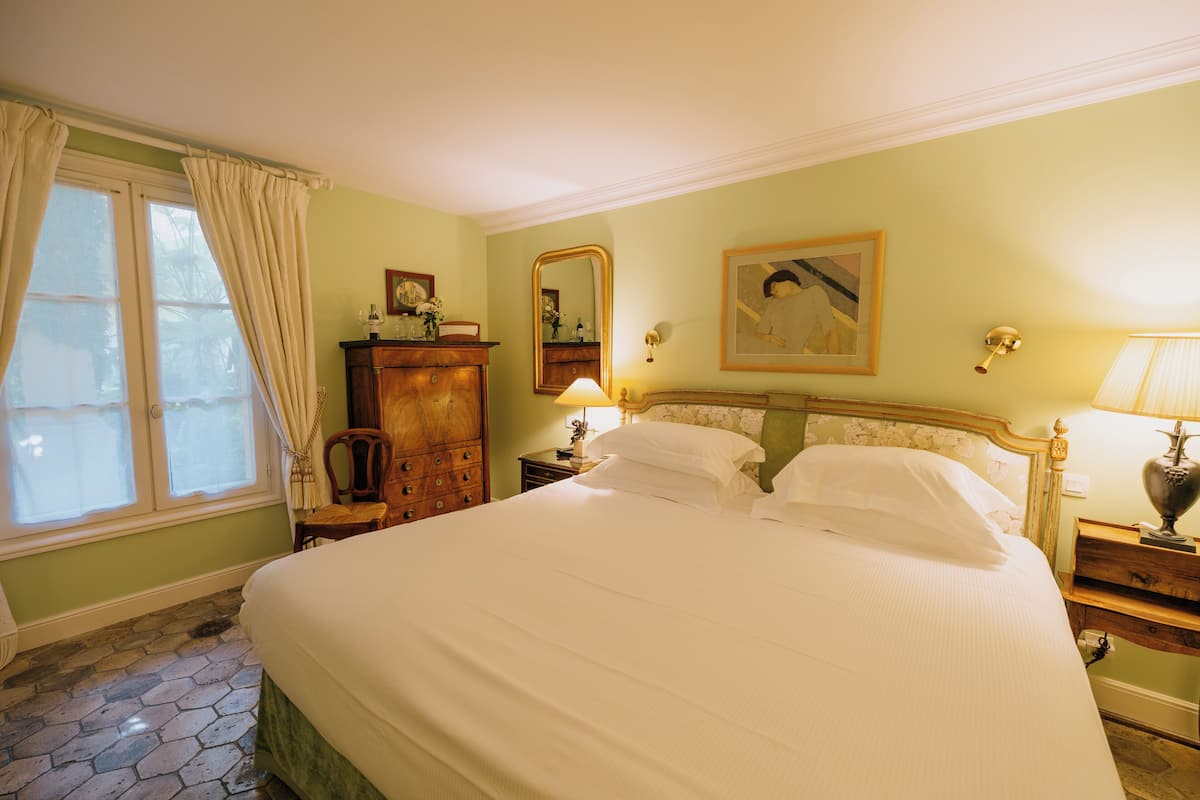 Deluxe Room, Garden View | Premium bedding, memory foam beds, minibar (some free items)
