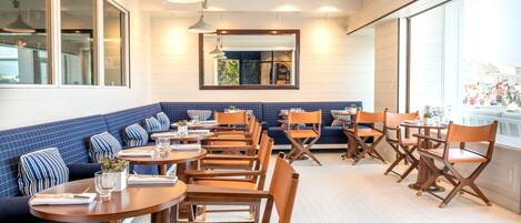 Petit déjeuner complet servi tous les jours en supplément