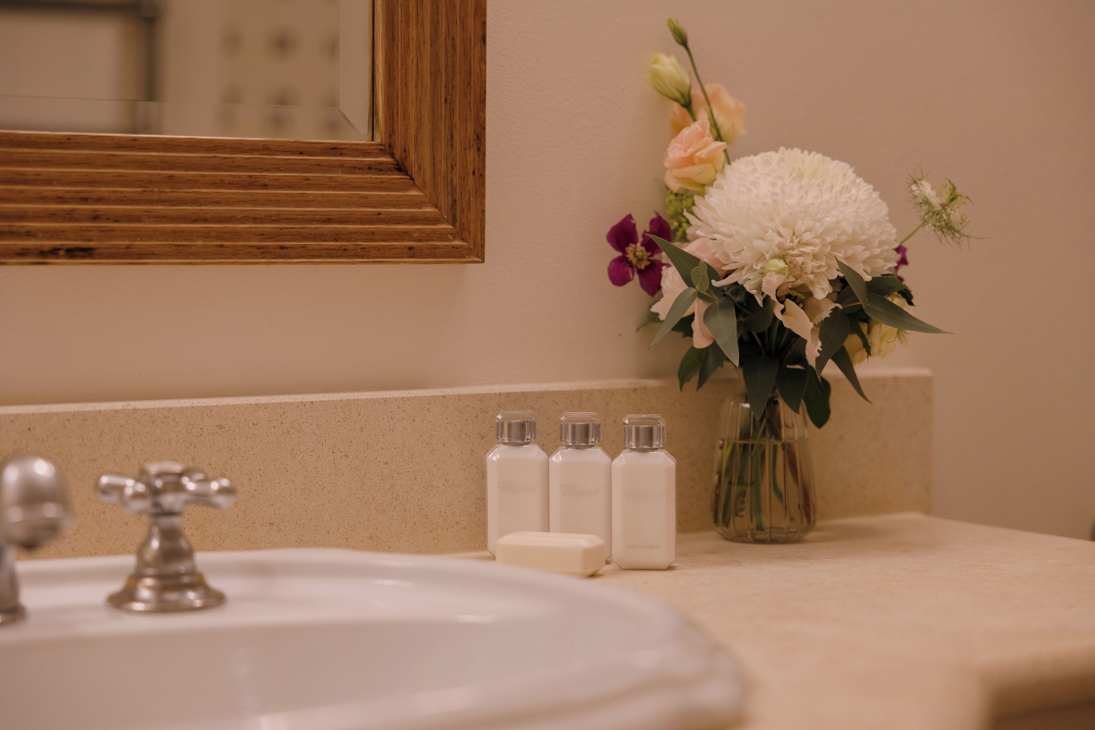 deluxe room, garden view | bathroom | free toiletries, hair dryer, bathrobes, slippers