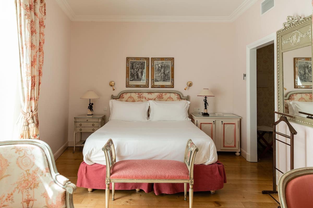 Premium Room, Garden View | Premium bedding, memory foam beds, minibar (some free items)