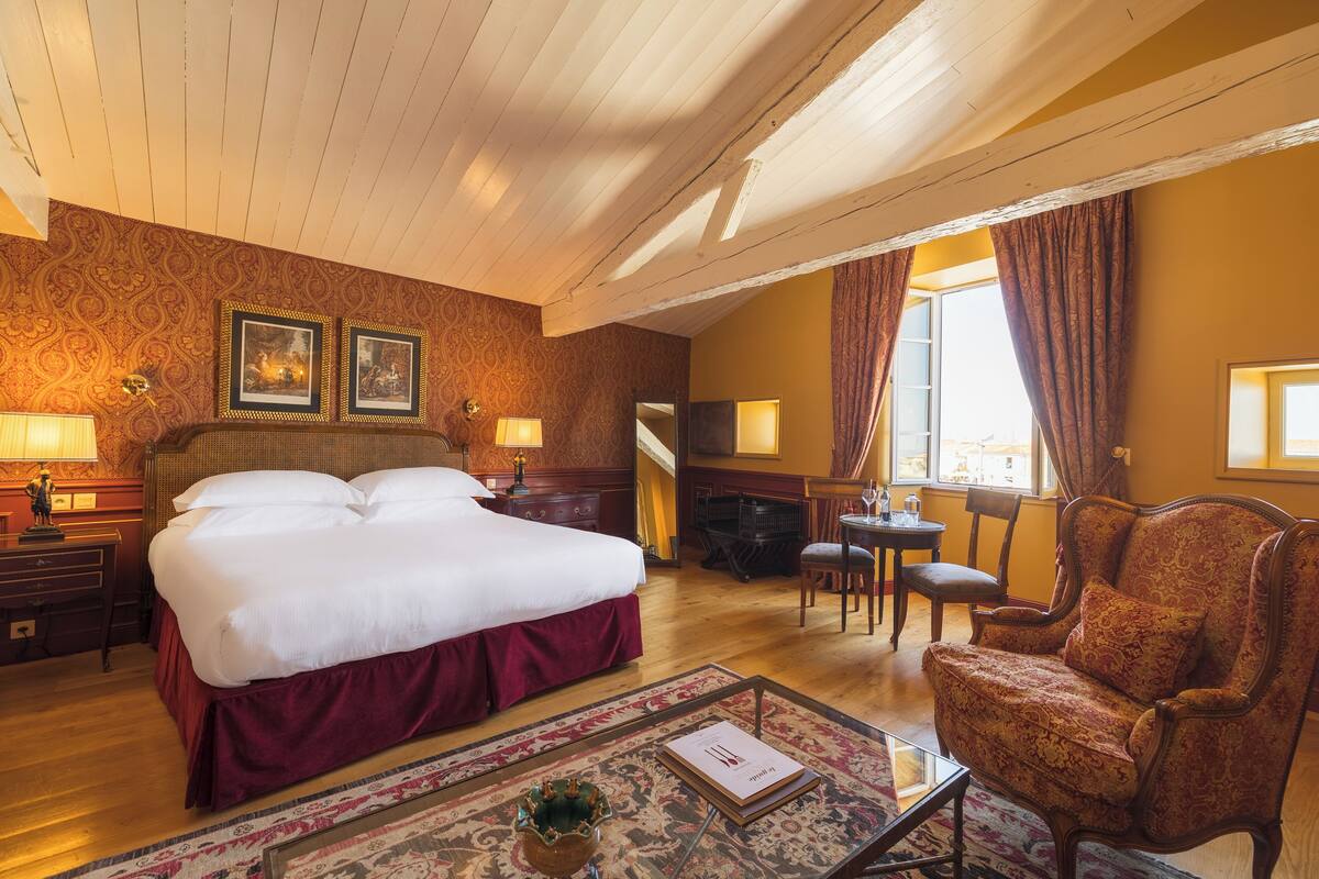 Premium bedding, memory foam beds, minibar (some free items)