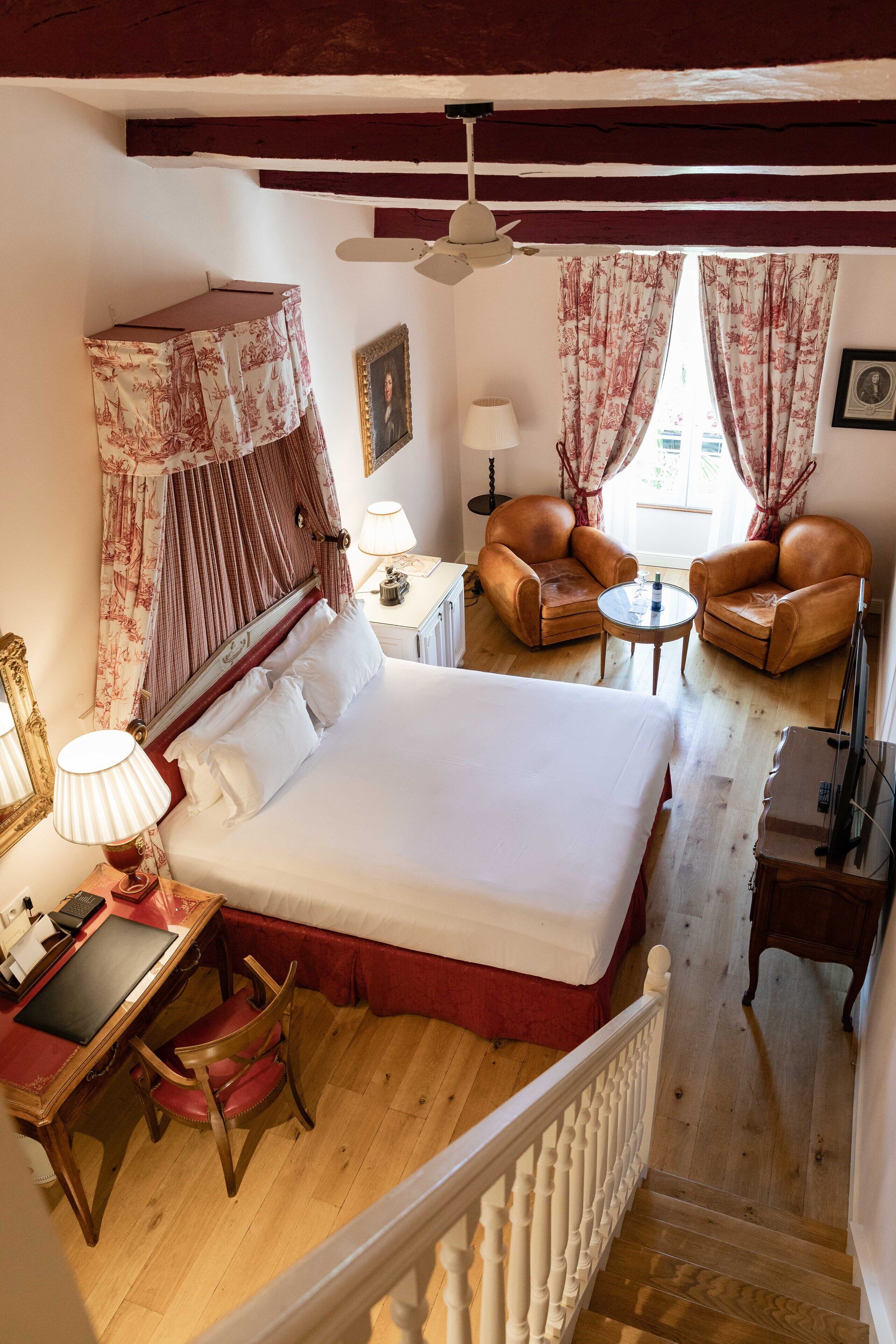 junior suite, garden view | premium bedding, memory-foam beds, free minibar items, in-room safe