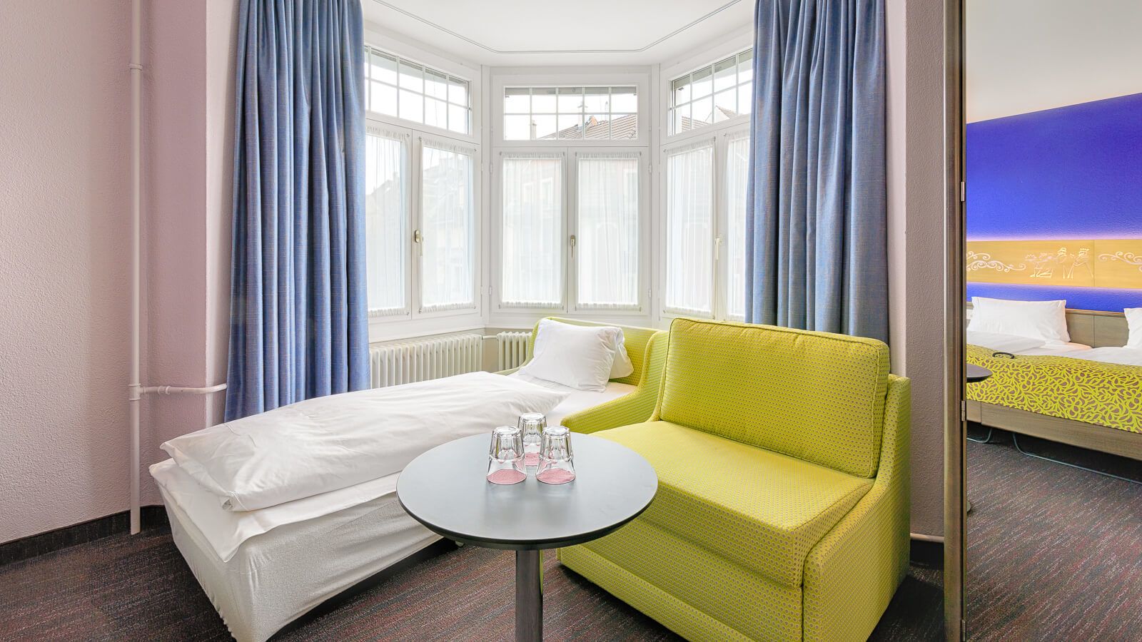 standard triple room | 1 bedroom, down duvets, in-room safe, desk