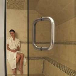 Salas para tratamentos a dois, sauna seca, banheira de hidromassagem