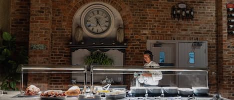 Breakfast, lunch, dinner served; British cuisine, alfresco dining
