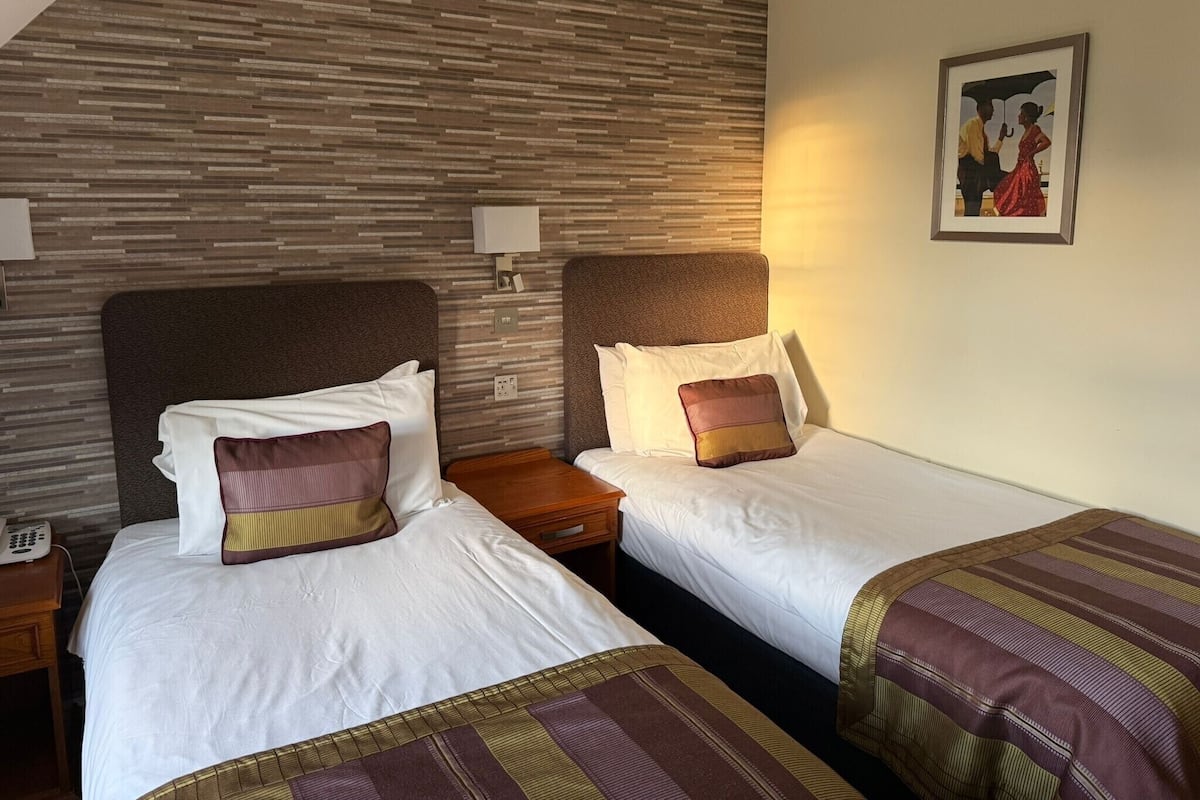 Standard tvåbäddsrum | Allergitestade sängkläder, strykjärn/strykbräda och gratis wi-fi