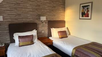 Literie hypoallergénique, fer et planche à repasser, Wi-Fi gratuit