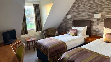 Standard Twin Room | Hypo-allergenic bedding, iron/ironing board, free WiFi, bed sheets