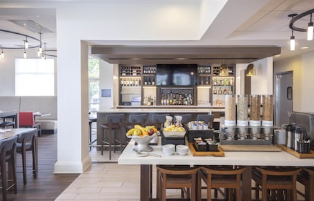 Daily cooked-to-order breakfast for a fee. Hilton Garden Inn Des Moines/Urbandale