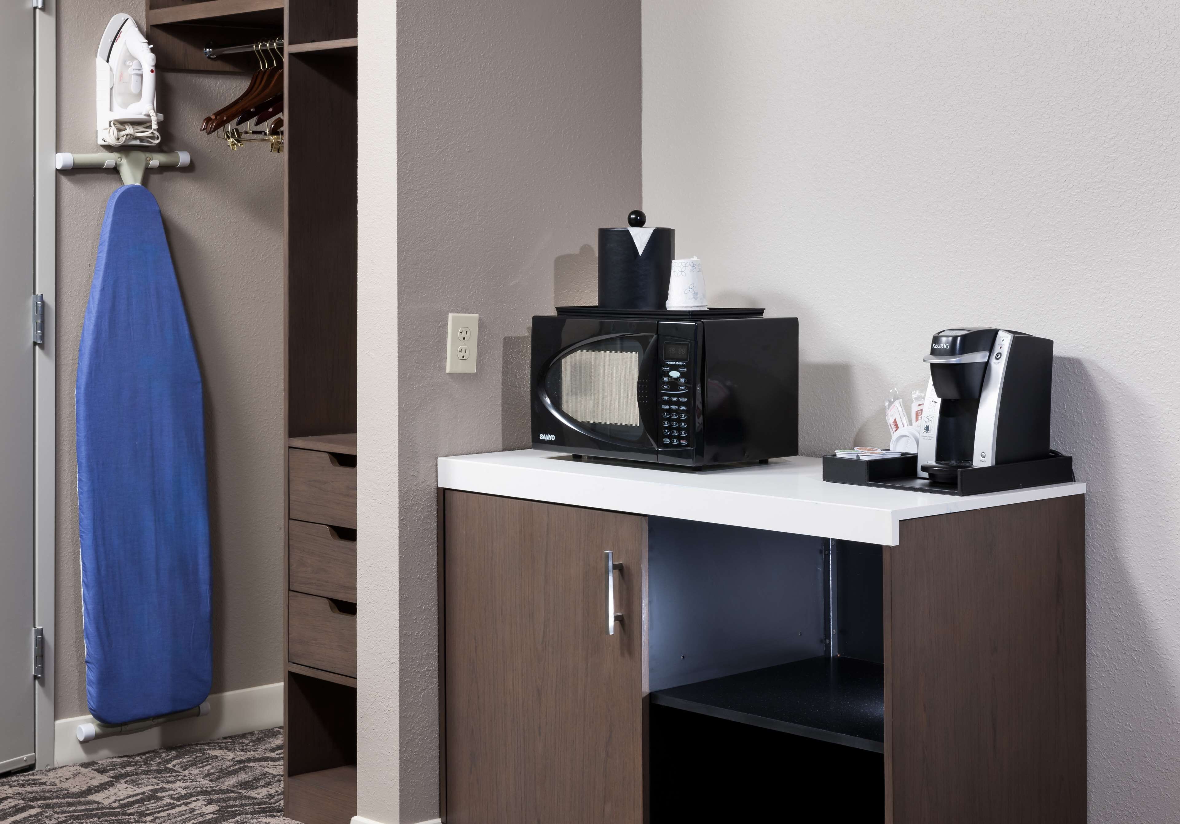 room | living area | 32-inch flat-screen tv with cable channels, tv, pay films