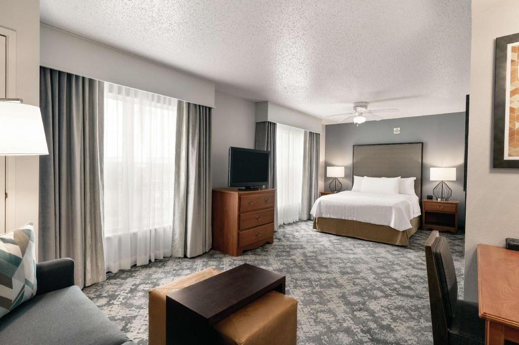 Premium bedding, in-room safe, desk, laptop workspace