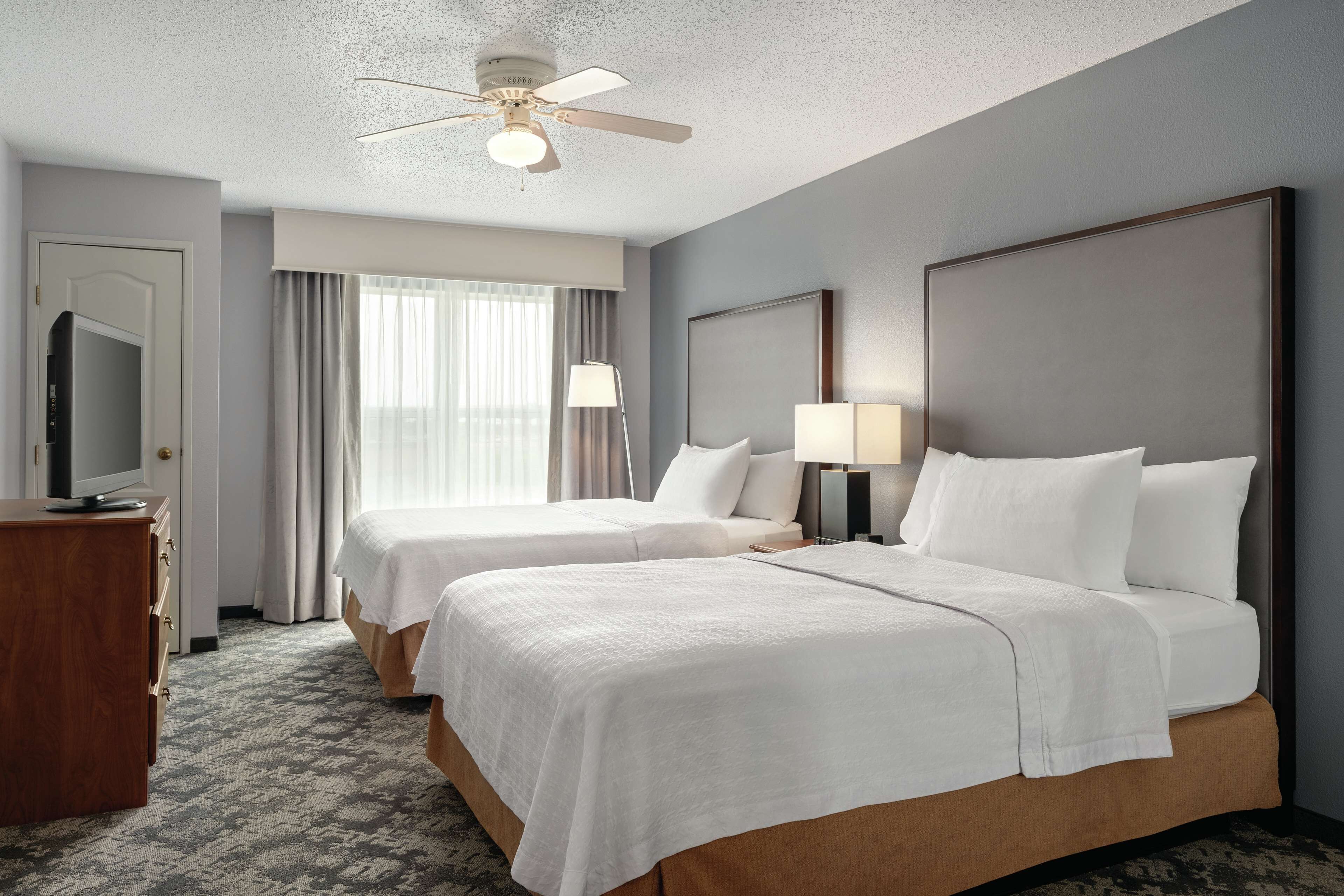 suite, non smoking | premium bedding, in-room safe, desk, iron/ironing board