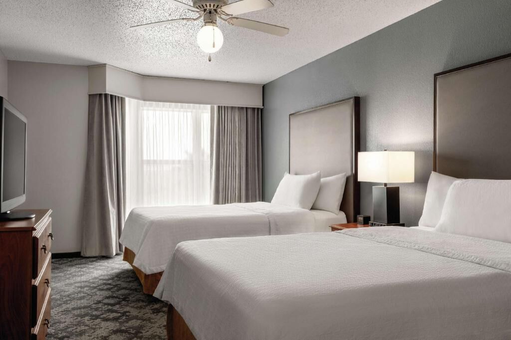 Premium bedding, in-room safe, desk, laptop workspace