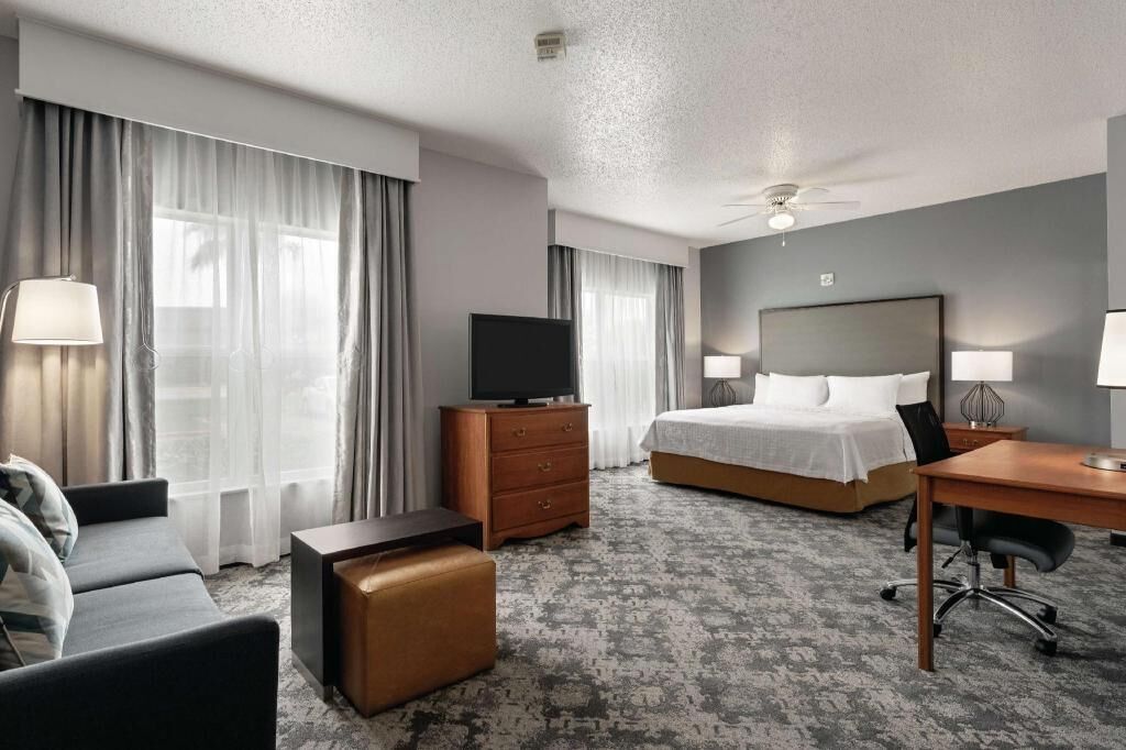 Premium bedding, in-room safe, desk, laptop workspace