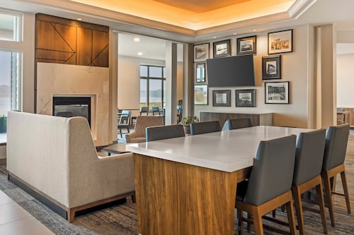 Holiday Inn Express & Suites Astoria by IHG