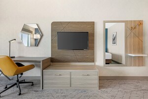 Escritorio y espacio para trabajar con laptop 