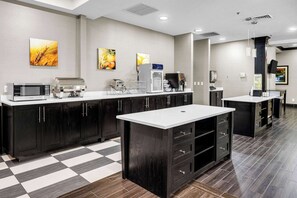 Free daily buffet breakfast - Comfort Inn & Suites Logan Near University (Logan)