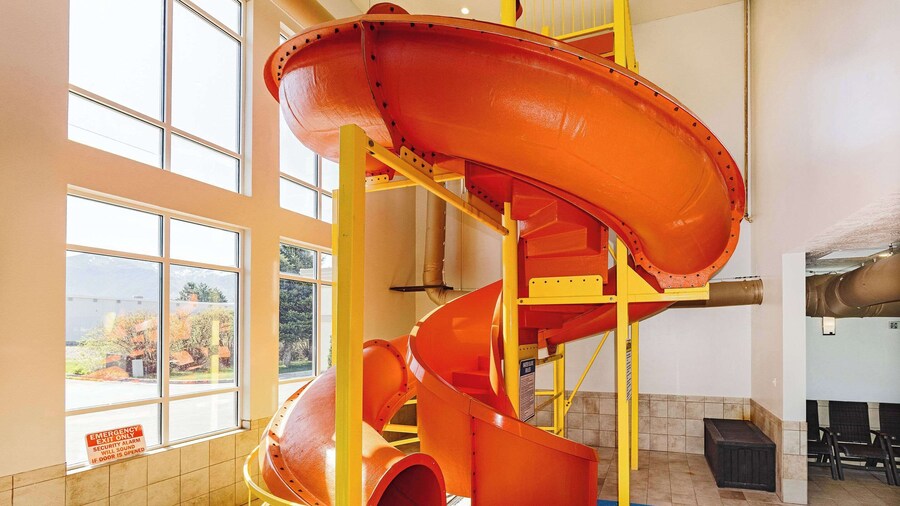 Comfort Inn & Suites Logan Near University