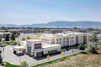 Comfort Inn & Suites Logan Near University
