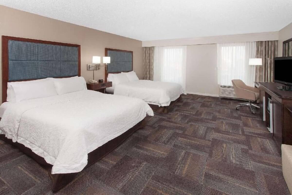 Ropa de cama de alta calidad y escritorio