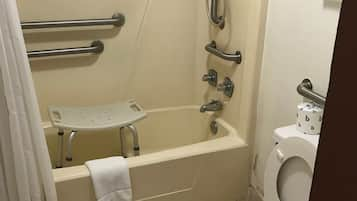 Basic Single Room, 1 King Bed, Accessible | Bathroom | Combined shower/tub, towels