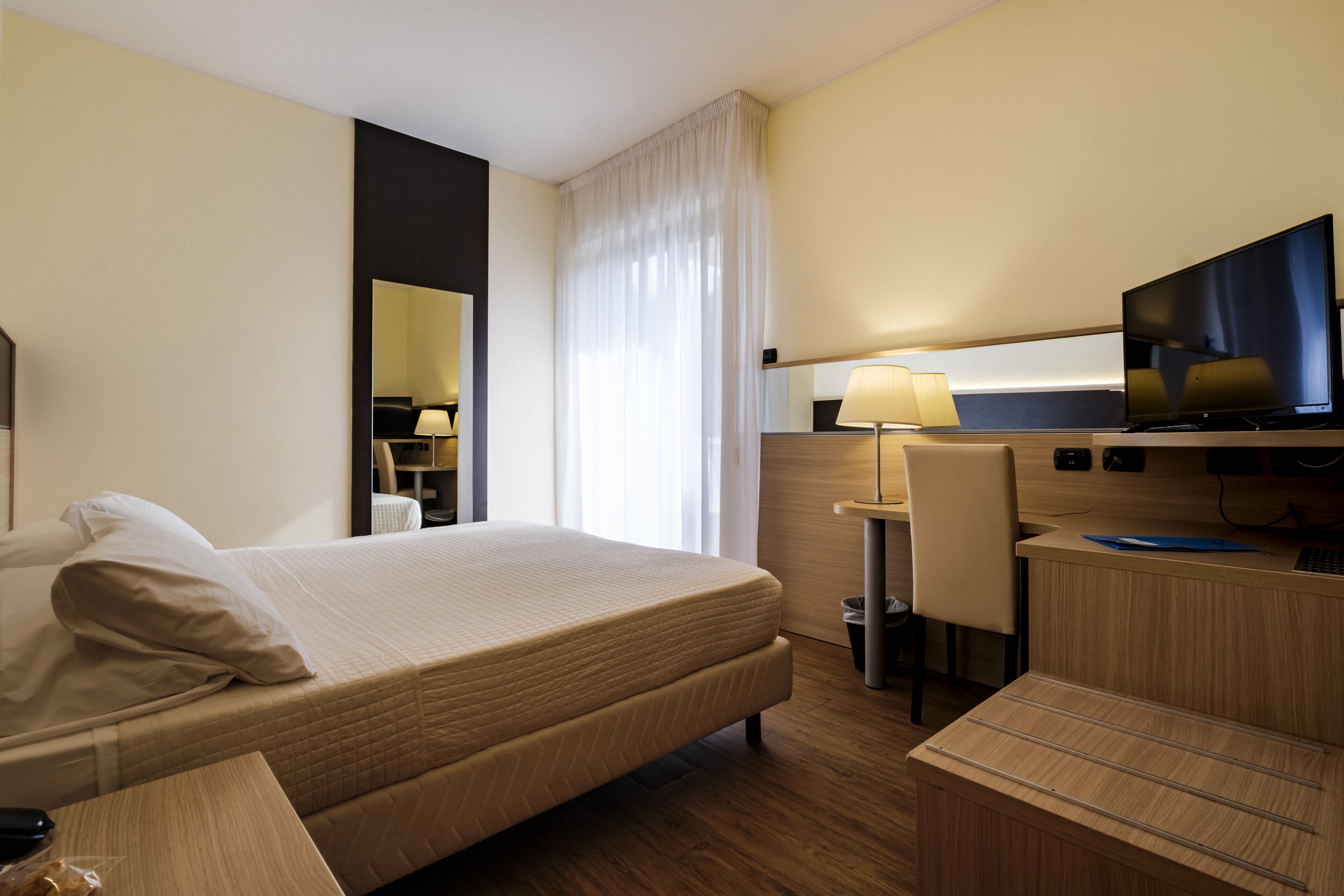 1 bedroom, in-room safe, desk, iron/ironing board