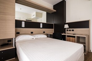In-room safe, desk, iron/ironing board, free WiFi - Hotel Augustus (Riccione)
