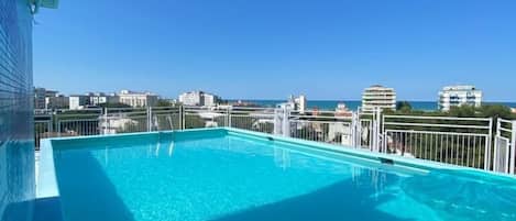 2 piscinas al aire libre, tumbonas
