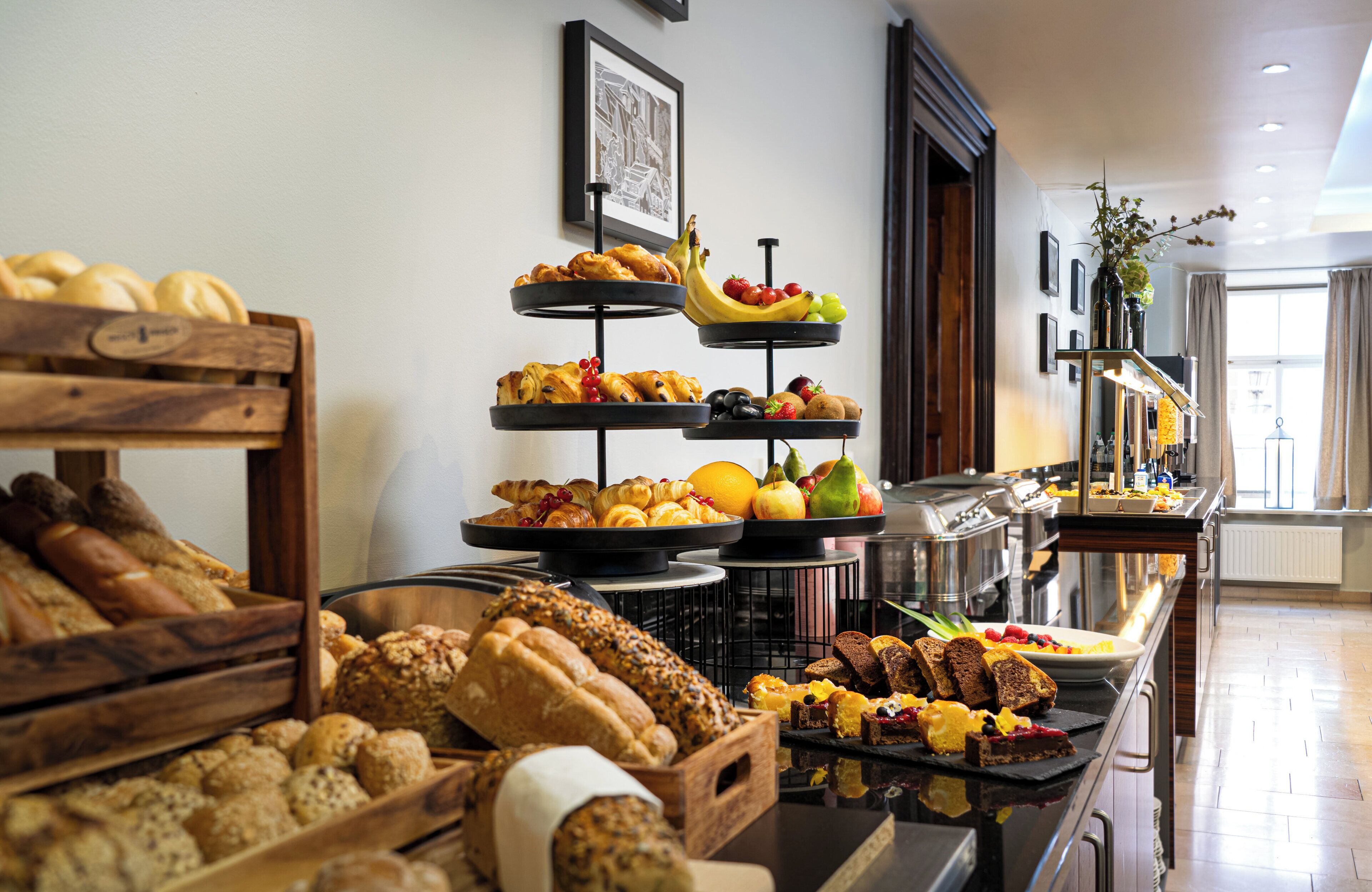 Petit déjeuner buffet (16 EUR par personne)