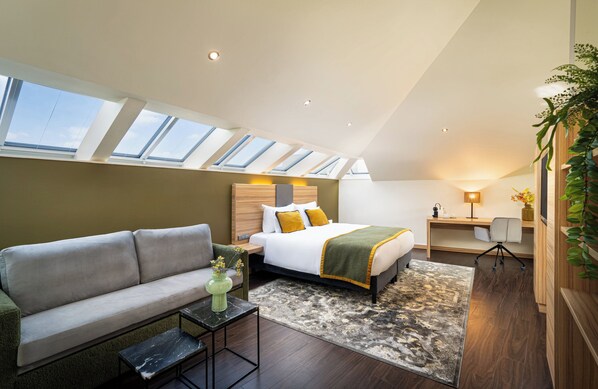 Premium bedding, minibar, in-room safe, desk