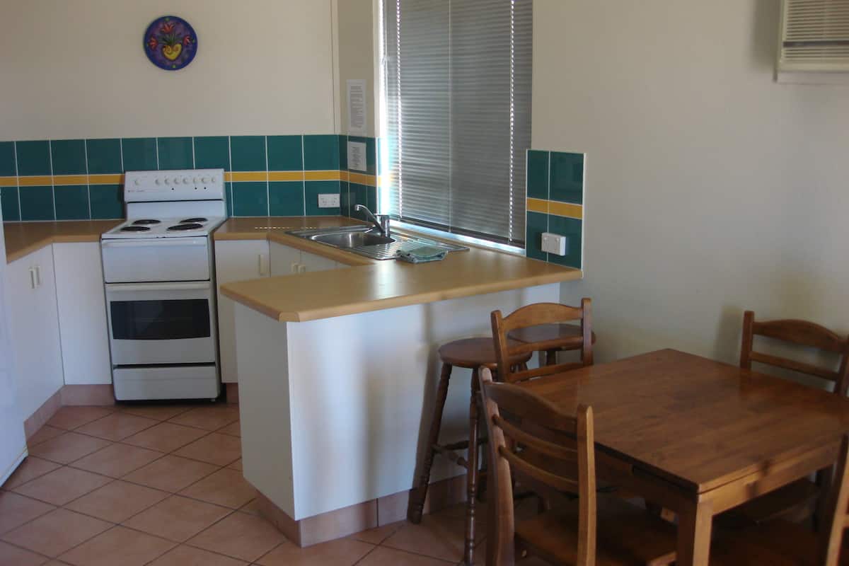 standard garden villa | private kitchen | full-sized fridge, microwave, oven, stovetop