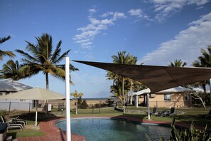 Outdoor pool - Illawong Beach Resort (Paget)
