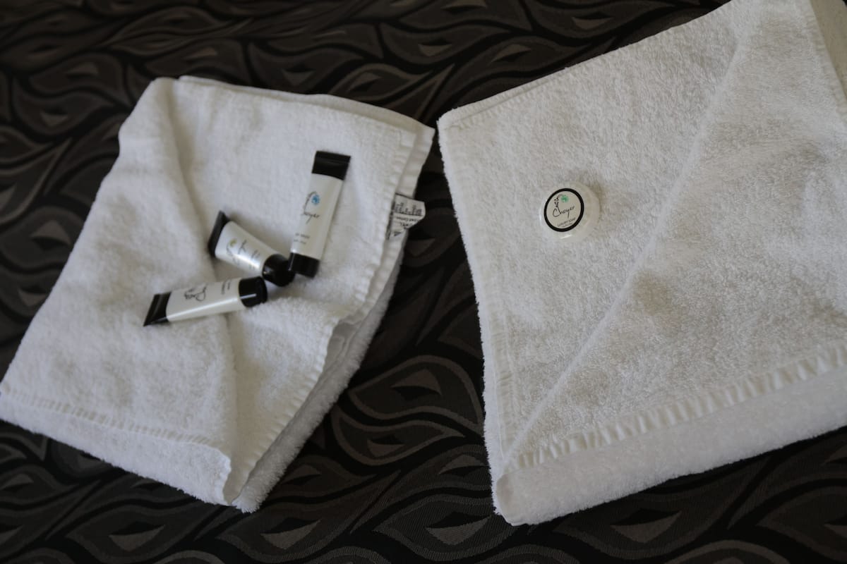 iron/ironing board, free wifi