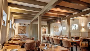 TĂ€gliches FrĂŒhstĂŒcksbuffet (22.50 EUR pro Person)