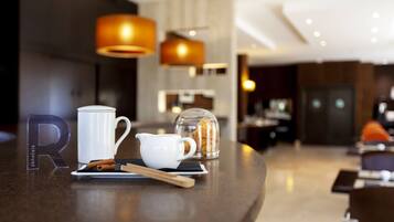 Esmorzar diari d'estil bufet (14 EUR per persona)