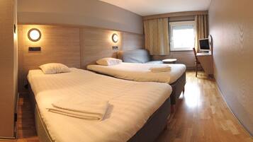 Minibar, escritorio, espacio para trabajar con un portátil